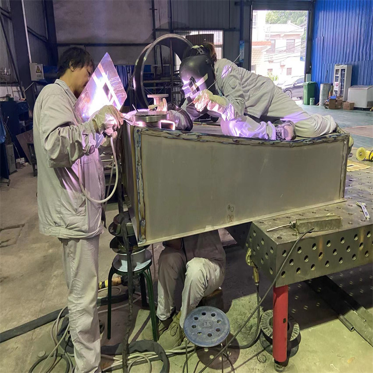 酸洗槽焊接過程